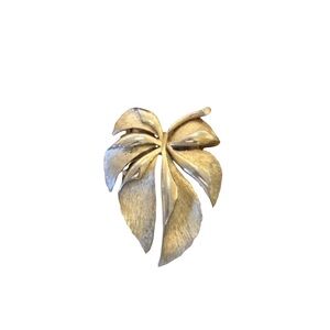 Trifari Gold Tone Vintage Brooch